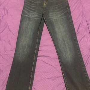 The children place straight jambes driotes  jeans